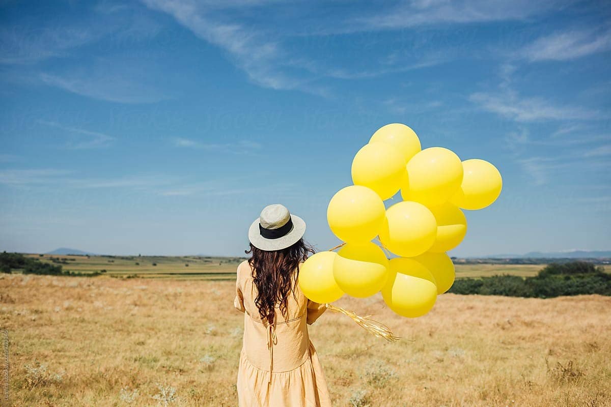 Balloonistics 25-Pack Yellow Latex Balloons – Solid Colour Balloons for Birthday, Tropical Theme, Baby Shower & Sunshine Party Decoration thumbnail 4