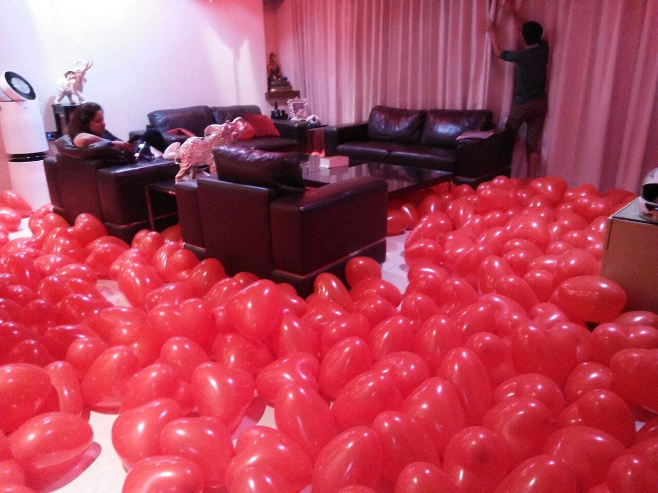Balloonistics 25-Pack Red Latex Balloons – Solid Colour Balloons for Birthday, Valentine’s Day, Christmas & Vibrant Party Decoration thumbnail 4