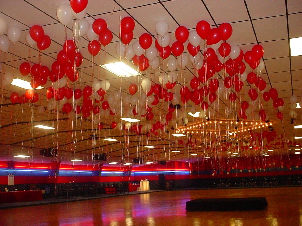 Balloonistics Red Metallic Chrome Latex Balloons 12-Inch – Shiny HD Red Balloons for Birthday, Anniversary, Valentine’s Day & Party Decorations (Red, Pack of 50) thumbnail 5